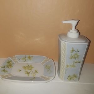 Ceramic Lotion Dispenser and Soap Dish